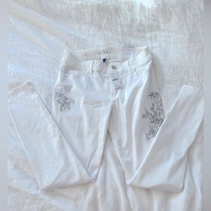 NWT White House Black Market the skinny crop white floral embroidered jeans